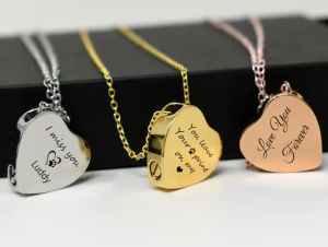 Gifting Memorial Jewelry: 5 Key Considerations and Tips